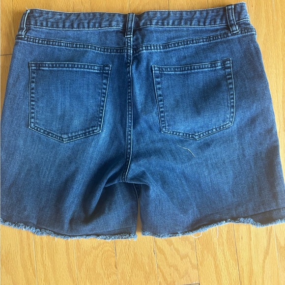 Women’s Ana Distressed Jean Shorts Size 12 - Picture 3 of 3